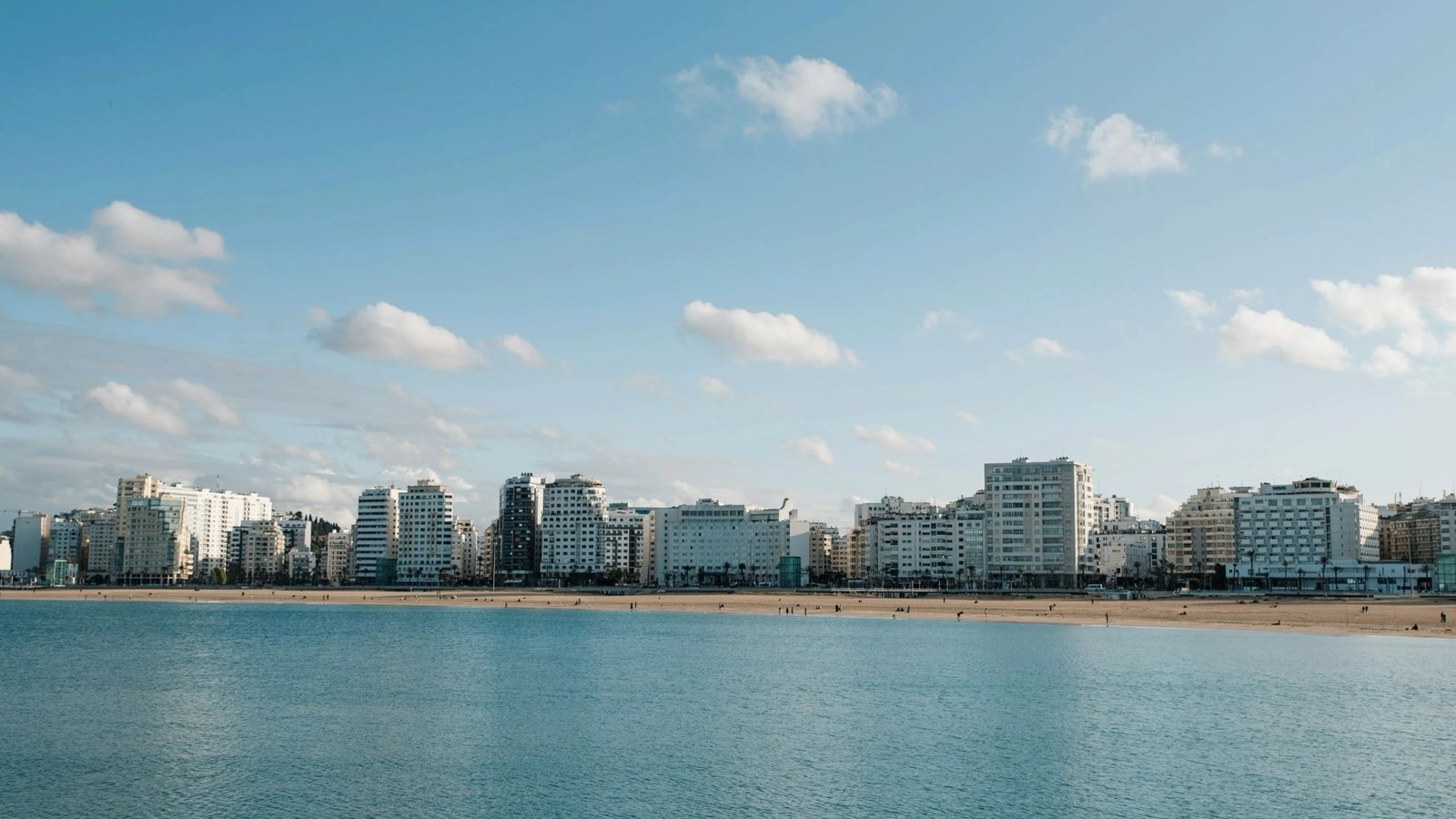 La baie de Tanger vue depuis la mer