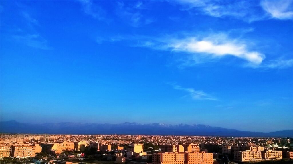 Vue aérienne du littoral et de la ville d’Agadir