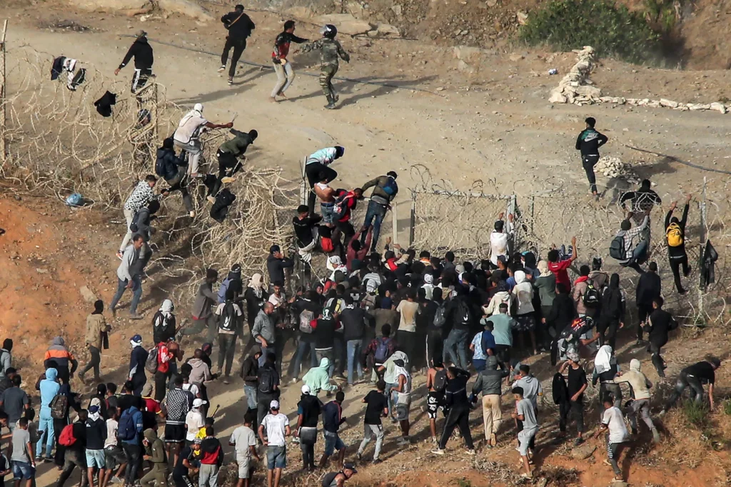 À Sebta, les enfants migrants risquent d’être victimes de maltraitance et d’exploitation, avertissent des ONG