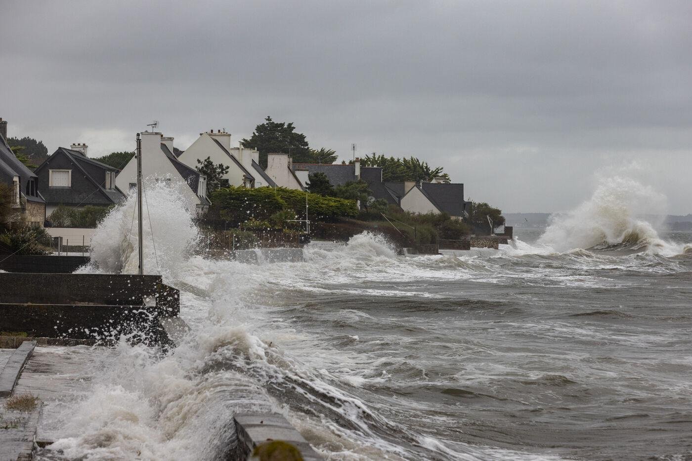 Tempête Austen : près de 289.000 foyers privés d’électricité en France